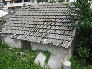 沖縄瓦の古い建物