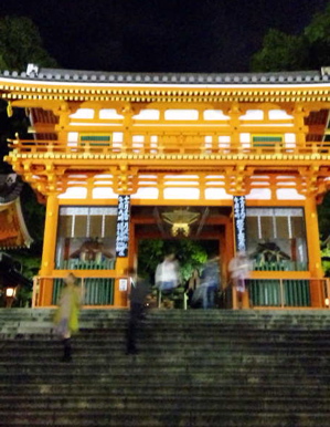 夜の八坂神社