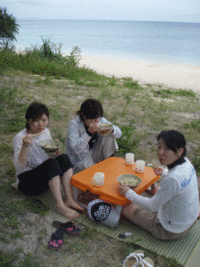 浜辺でランチ