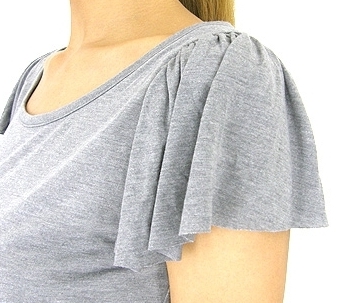 ヒラヒラ袖Tシャツ