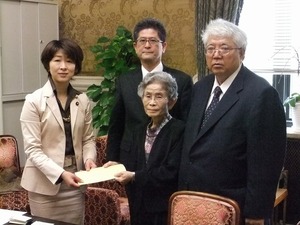 八重山教科書採択問題で政府・民主党への要請活動。