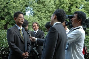 瑞慶覧 チョービン 国会議事堂へ初登院!