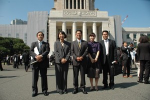 瑞慶覧 チョービン 国会議事堂へ初登院!