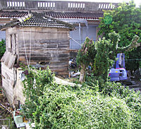 不思議な家の解体作業はじまる