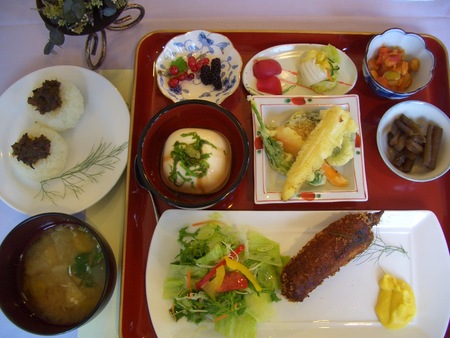 池田町の農家のお母さんたちが運営する『ビストロ・カモミール』