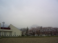 安曇野は黄砂でかすむ空。