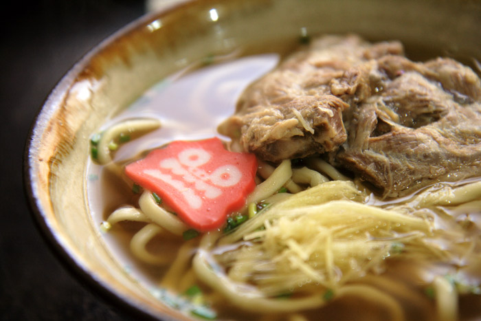 2日目のお昼は 琉球麺屋 シーサー さんです。