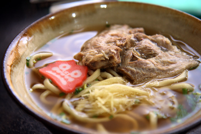 2日目のお昼は 琉球麺屋 シーサー さんです。