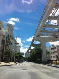 晴れの沖縄の色