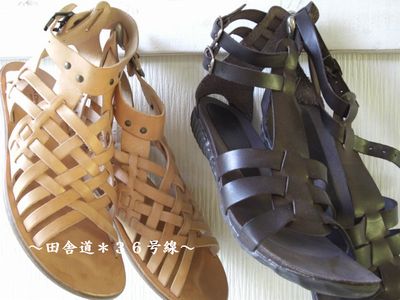 レザーサンダル。