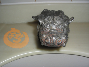 トイレにシーサー!