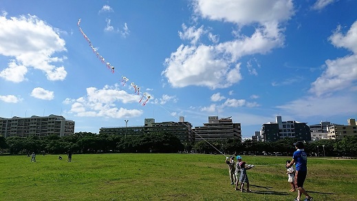 沖縄で連凧をあげてます！ 第9回正文祭＠那覇新都心公園