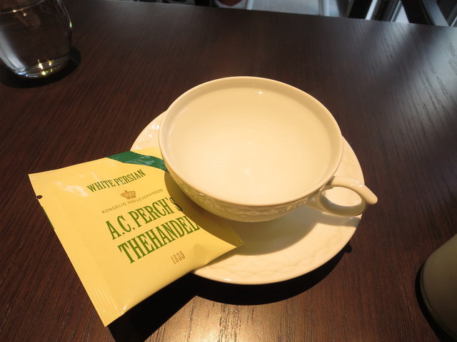 ニコライバーグマンノム神戸　紅茶
