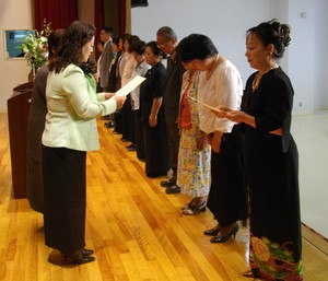 支えて続けた人を忘れずに