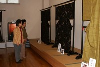 久米島紬重要無形文化財指定一周年記念コンクール展示会 2005/11/17 20:46:00