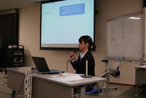 講演中