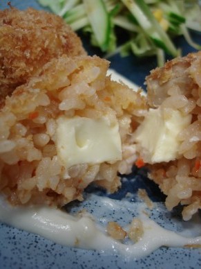 炊飯器で作るチキンライスとライスコロッケ