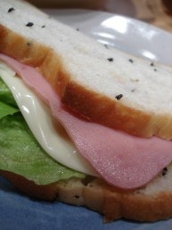 子どもとサンドイッチ