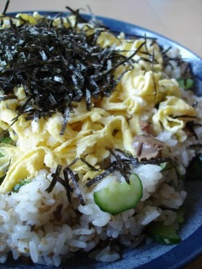 サンマ缶で簡単チラシ寿司