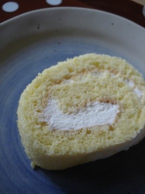 卵2個で作るシンプルロールケーキ
