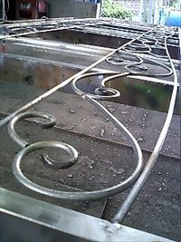 アイアンの車庫用スライドゲート製作中。 2008/06/16 07:30:00