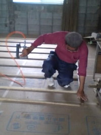 打ち付け。「沖縄新築住宅現場日記」