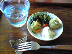 芝居茶屋にらい+かない劇場。