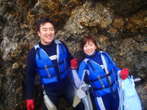 沖縄の青の洞窟でシュノーケル体験ツアー！