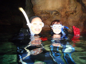 沖縄の青の洞窟