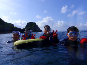 沖縄の青の洞窟でシュノーケル体験ダイビングツアー！