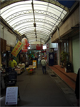 栄町アーケード