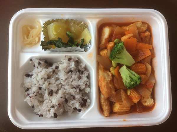 タニタ監修のお弁当 (^.^) タニタ監修のお弁当 (^.^)