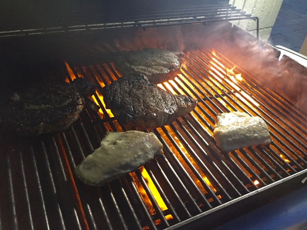 ハワイでワイワイBBQ(^ω^) ハワイでワイワイBBQ(^ω^)