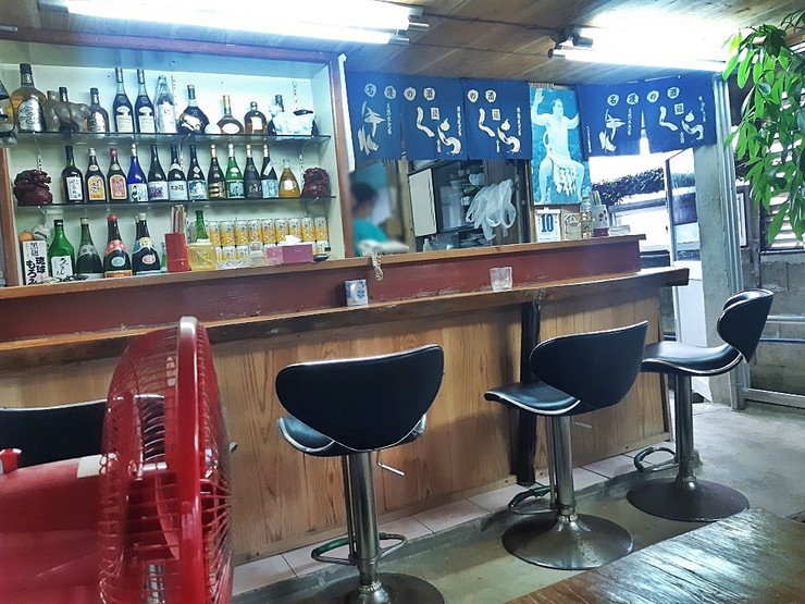 名護山羊料理店 カウンター席 名護山羊料理店 カウンター席