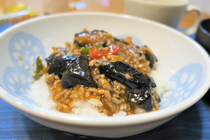 どんぶり / 他人丼 & 麻婆茄子丼 どんぶり / 他人丼 & 麻婆茄子丼