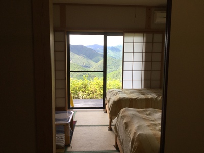 「霧の郷たかはら」：絶景の熊野古道食堂と宿