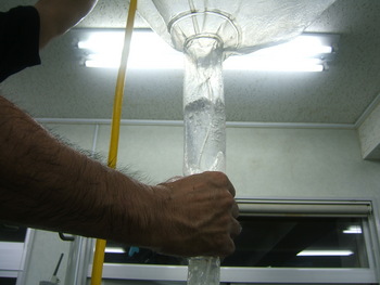 エアコンクリーニング 汚水確認中