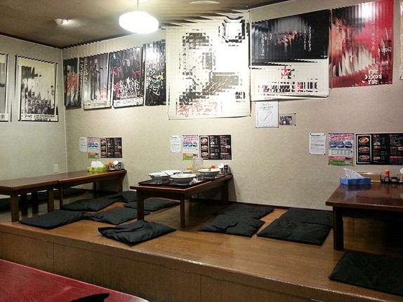 くまちゃんラーメン 店内 ラーメン食べ歩き!札幌にある永ちゃんファンの店『くまちゃんラーメン』量も味も文句なしのうまい味噌ラーメンを食べる