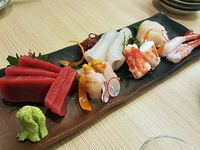 寿司屋飲み歩き！浦添市西原にある『北海道直送 彩皿寿司なかなか』北海道直送の海の幸を食べながらクイッとうまいお酒を飲む