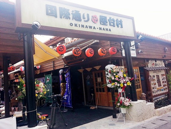 国際通り屋台村 本日グランドオープン!『国際通り屋台村』20店舗がずらりと並ぶ施設は回るだけで楽しい国際通りの新たな観光スポットでした