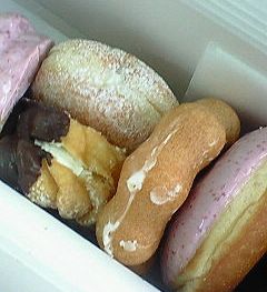 百円、食ってみ~(・O・)」