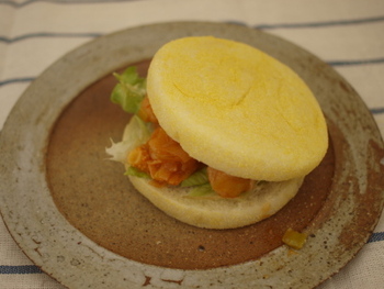 エビチリバーガー。