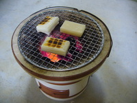 七輪でモチを焼きました。 2007/01/08 23:27:58