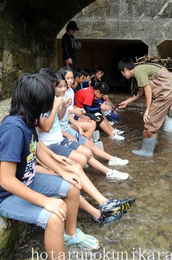 久米島小学校5年生の赤土探検隊