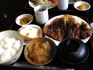 カーザ・ビヤンカ 味噌カツ定食