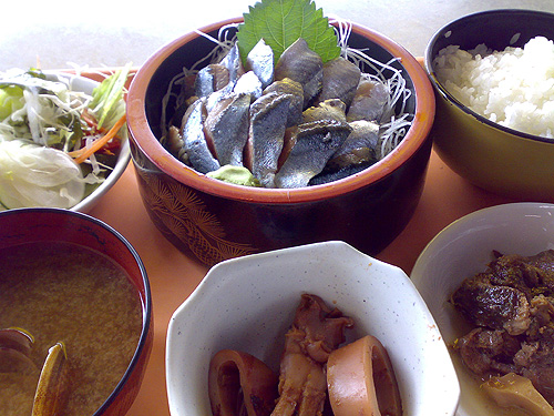 土浦魚市場で秋刀魚(サンマ)を食す