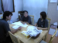 会議中！ユニプラ通信はこの３人が！ 2008/07/26 10:11:00