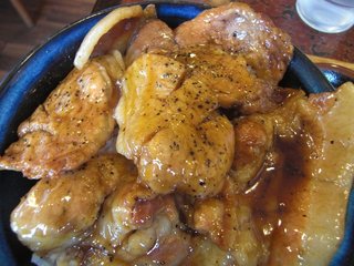 新作サクタポンチョT と 津別町豚丼