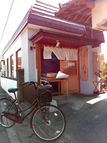 この店で昼を食べたよ(逆光) この店で昼を食べたよ(逆光)
