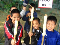 小学校で「たき火パン」の授業